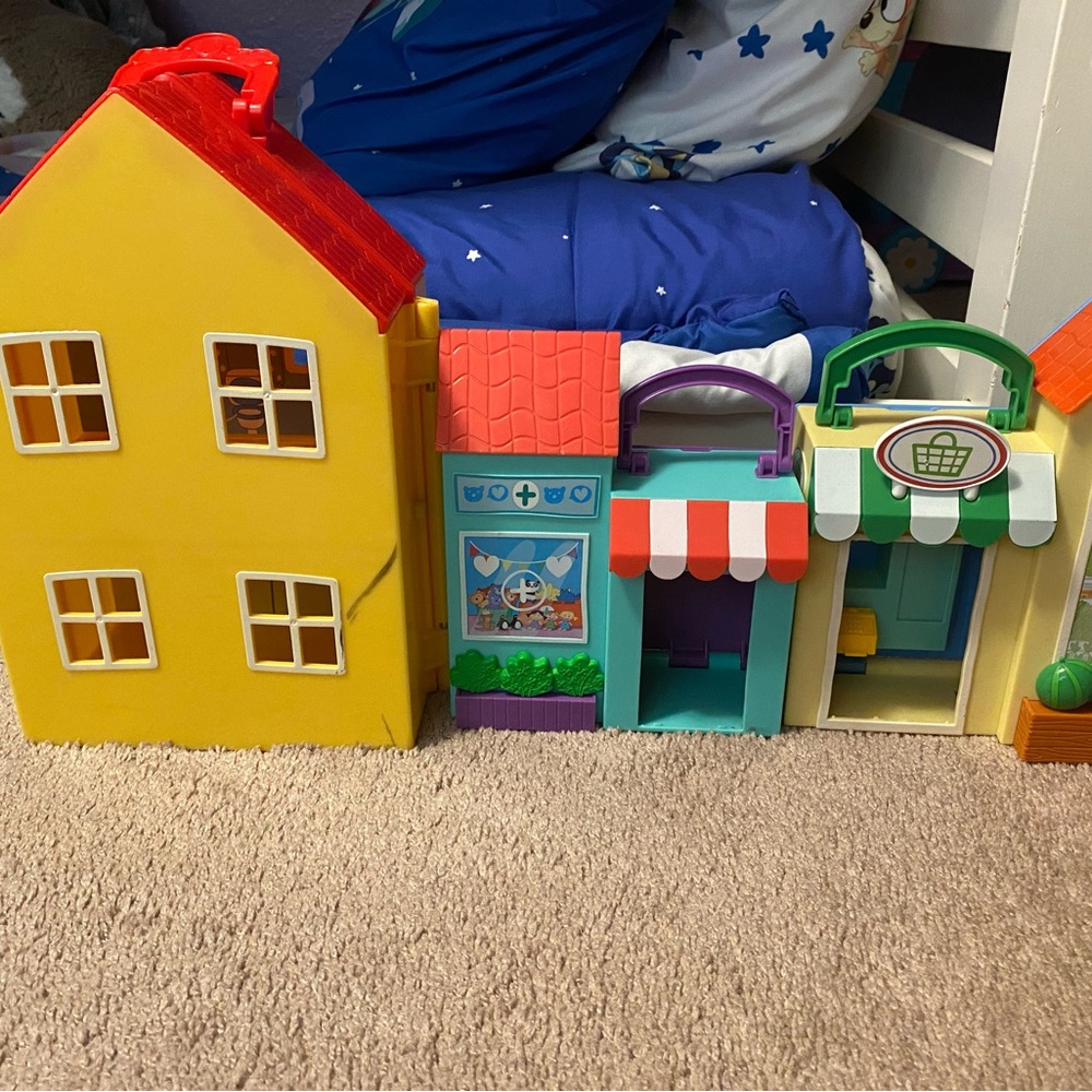Peppa Pig Yellow and Red Playhouse Set